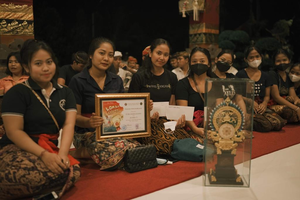 PEMUDI BANJAR KWANJI, JAYANTI SATU LOMBA GEBOGAN SE-DESA ADAT PADANG LUWIH